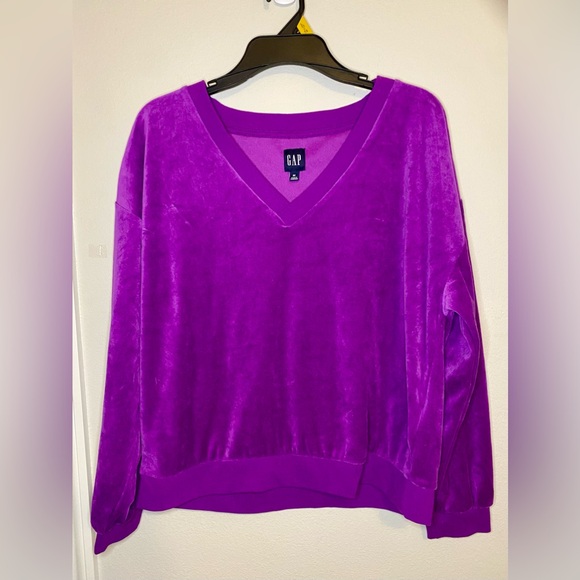 GAP Tops - 💥BOGO💥 Gap Long Sleeve Bright Purple Velour Top with V Neck